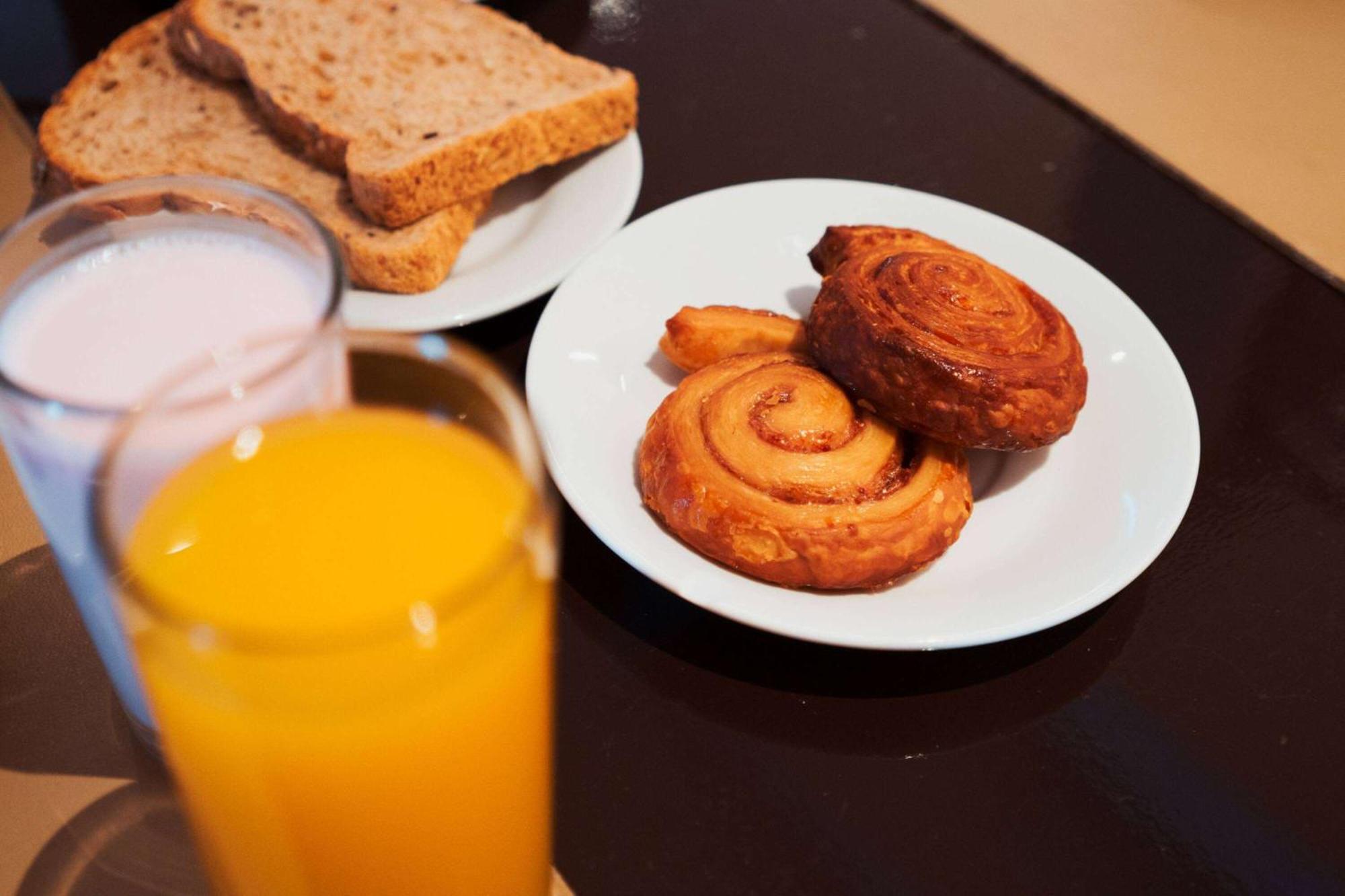 Hotel Wyndham Nordelta Tigre - Buenos Aires Zewnętrze zdjęcie A typical breakfast in the Czech Republic